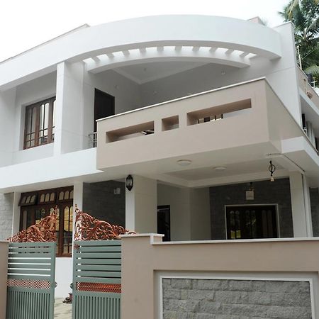 Moksha Homestay Thiruvananthapuram Bagian luar foto