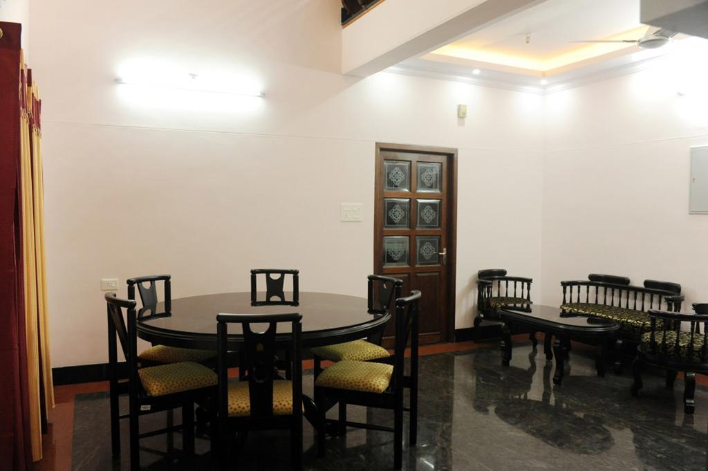 Moksha Homestay Thiruvananthapuram Bagian luar foto